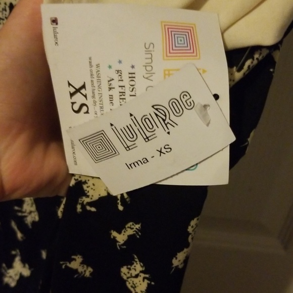 New LuLaRoe Unicorn XS Irma black top - Picture 4 of 4